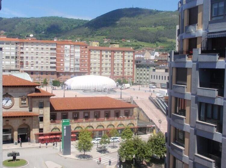 ホテル Favila Oviedo