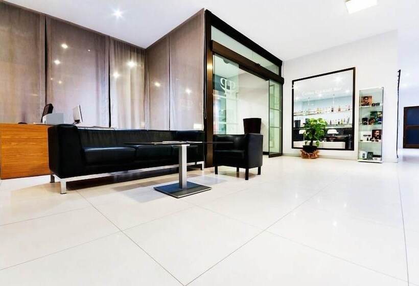 هتل Fontana Plaza