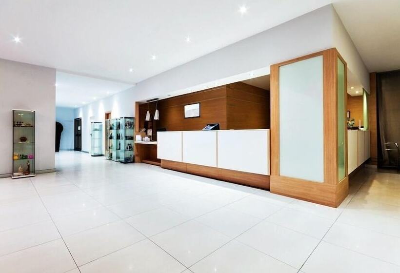 هتل Fontana Plaza