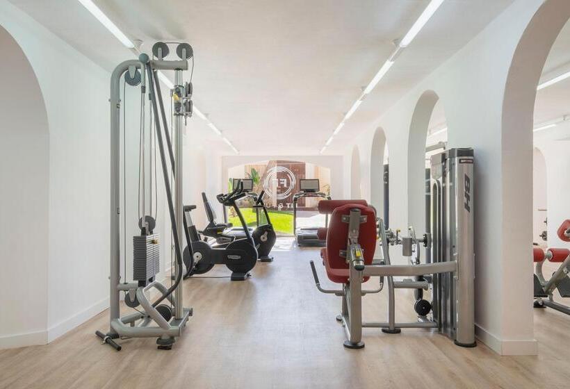 ホテル Iberostar Waves Club Cala Barca