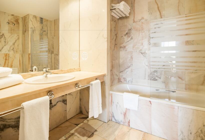 فندق Ilunion Golf Badajoz