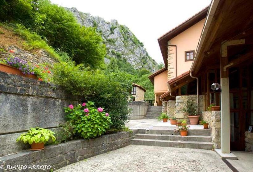 فندق La Casona De Mestas