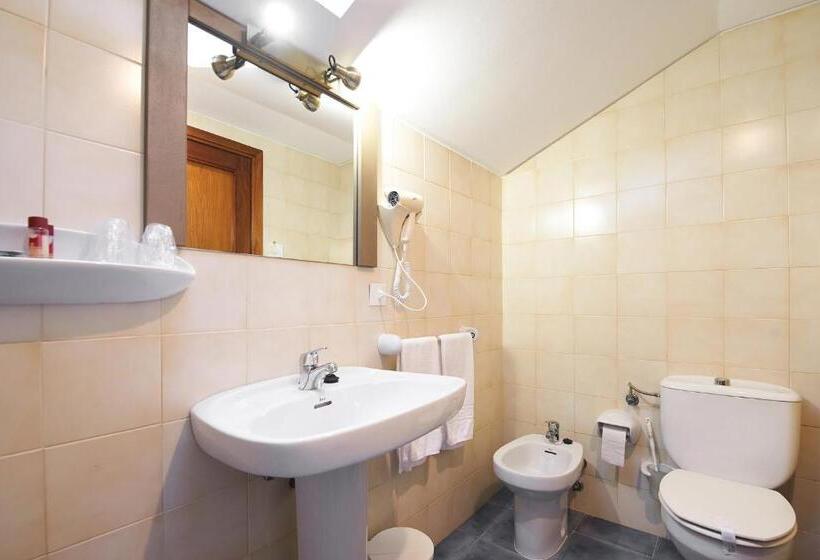 فندق La Casona De Mestas