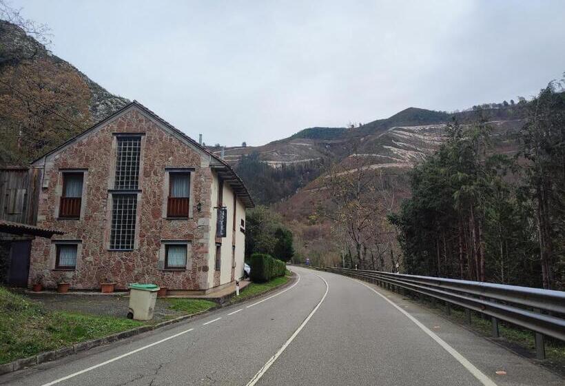 בית מלון כפרי La Salmonera Cangas De Onís