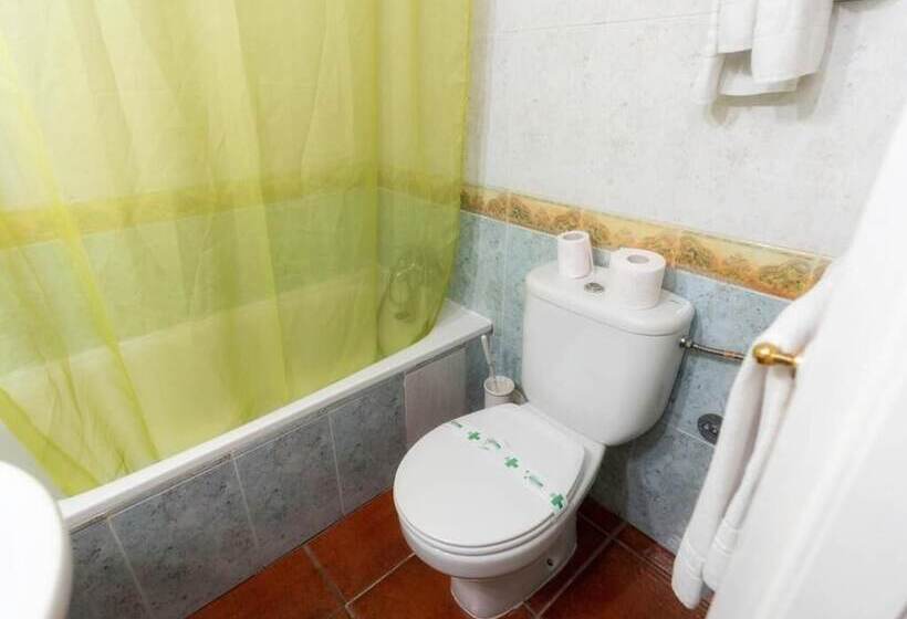 هتل Las Palmeras By Vivere Stays