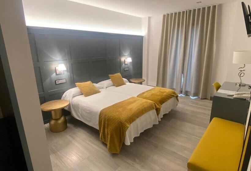 هتل Lusitania, Centro Ciudad, Parking Privado