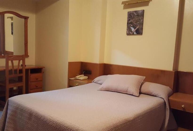 هتل Naranjo De Bulnes