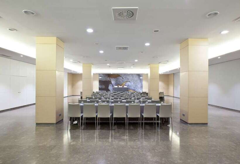 فندق NH Canciller Ayala Vitoria