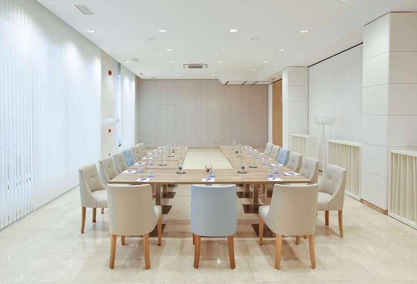 فندق NH Canciller Ayala Vitoria