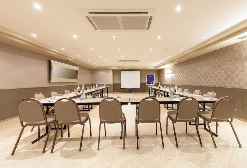 هتل NH Oviedo Principado