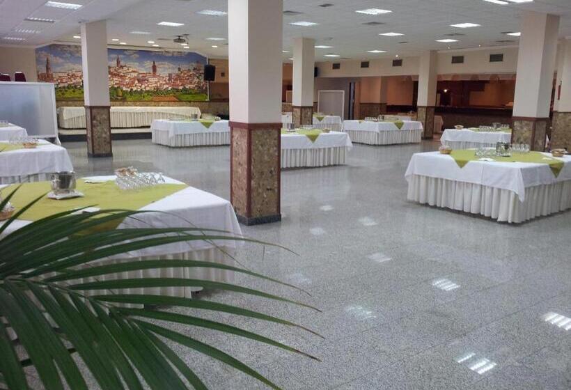 هتل Oasis Familiar