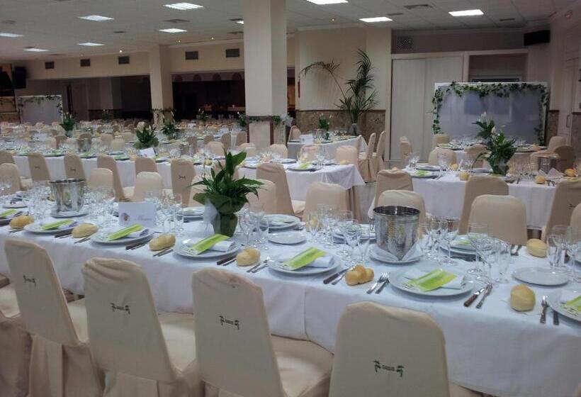 هتل Oasis Familiar