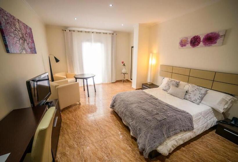 هتل Oasis Familiar