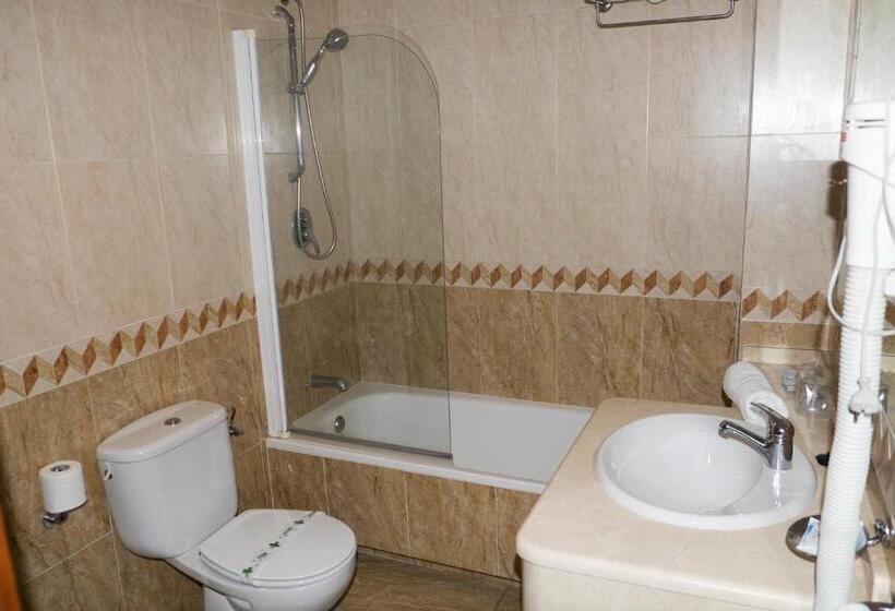 هتل Oasis Familiar