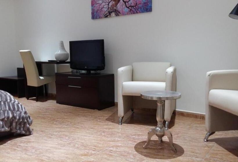 هتل Oasis Familiar