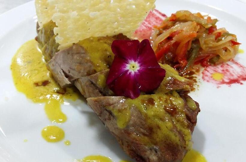 هتل Oasis Familiar