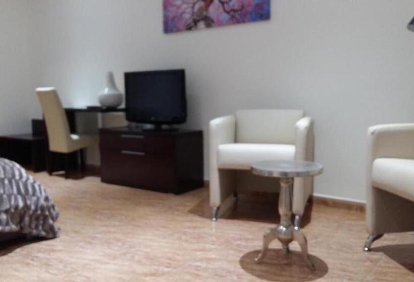 هتل Oasis Familiar