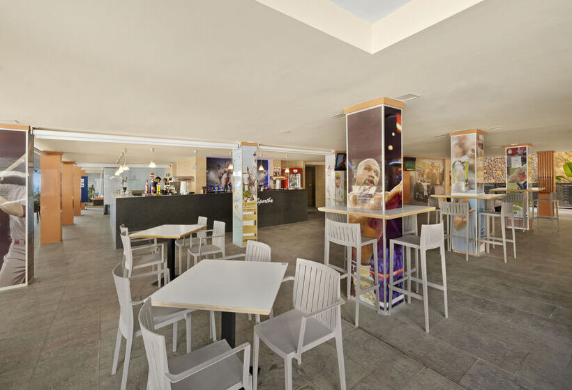 ホテル Occidental Cala Vinas