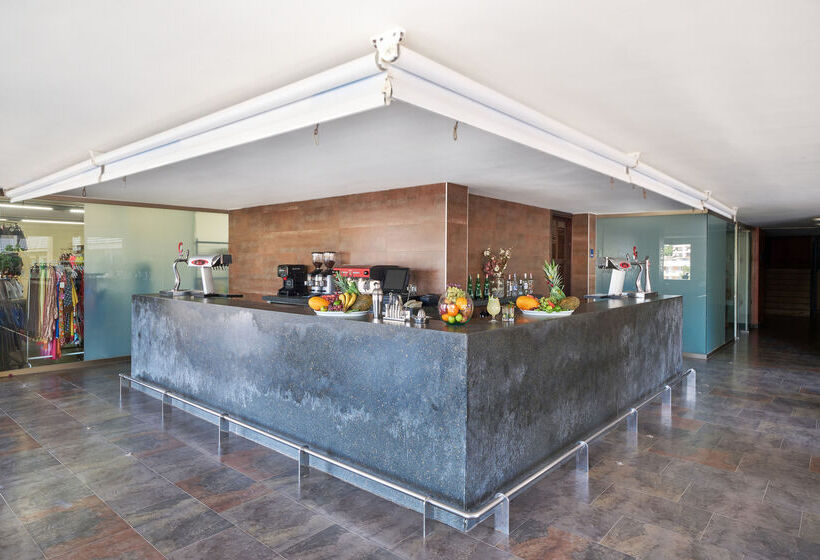 ホテル Occidental Cala Vinas