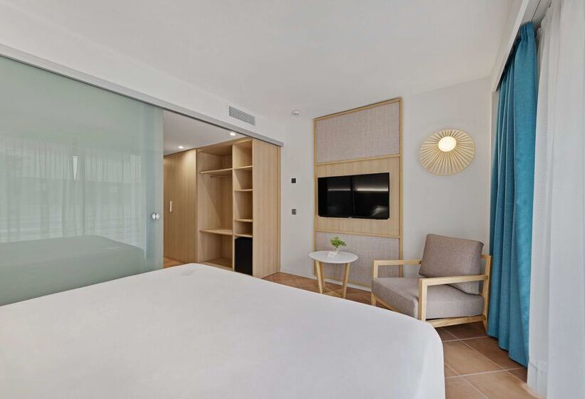 ホテル Occidental Cala Vinas