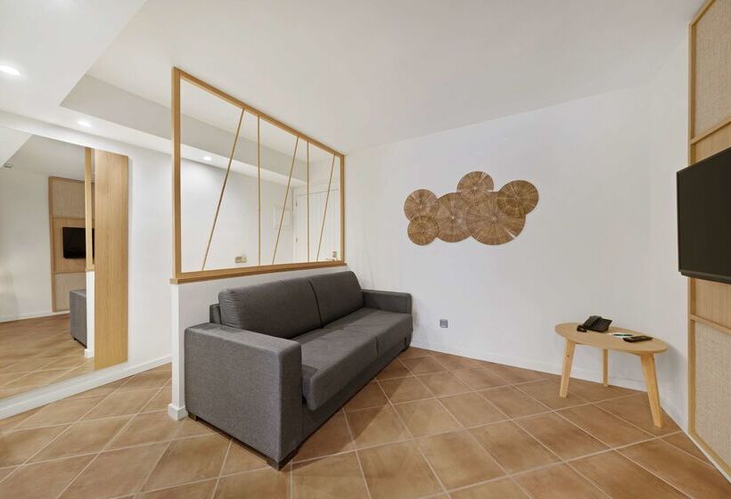 ホテル Occidental Cala Vinas