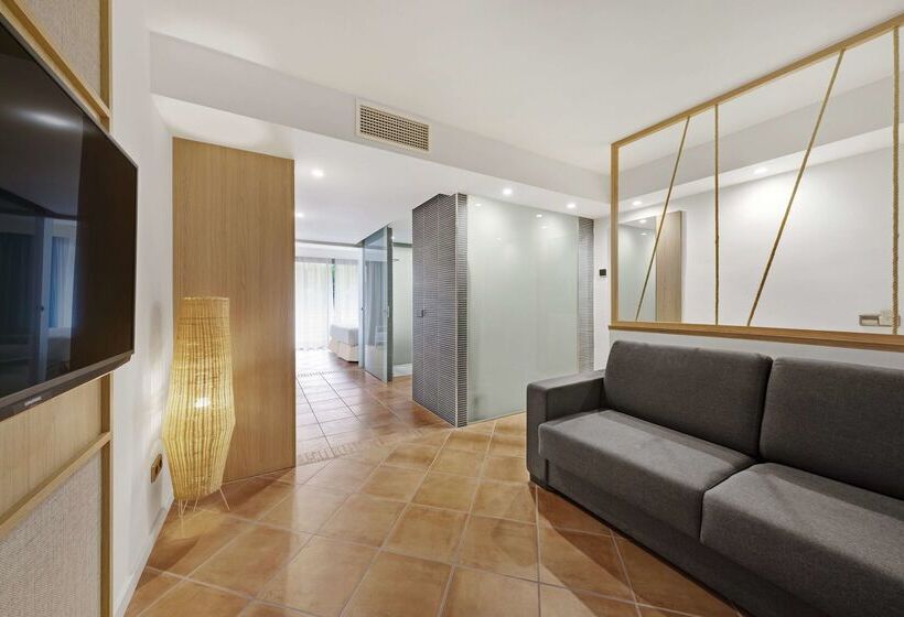 ホテル Occidental Cala Vinas