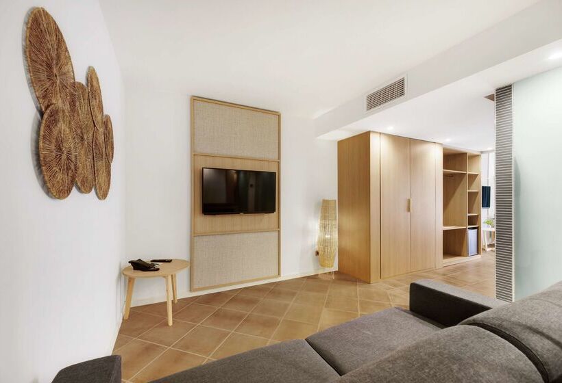 ホテル Occidental Cala Vinas