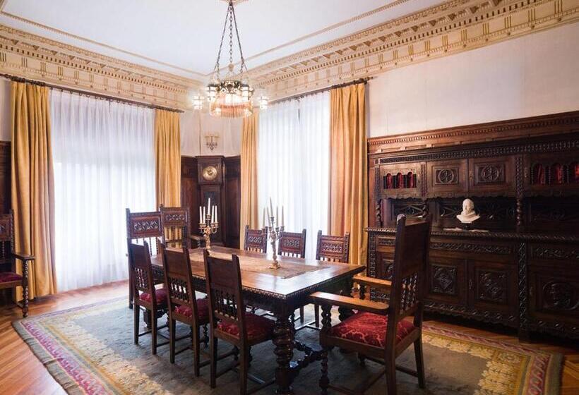 هتل Palacio Arias