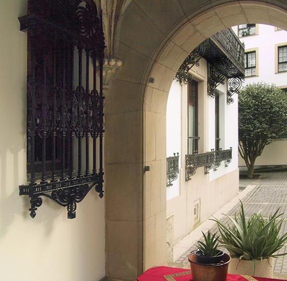 هتل Palacio Arias