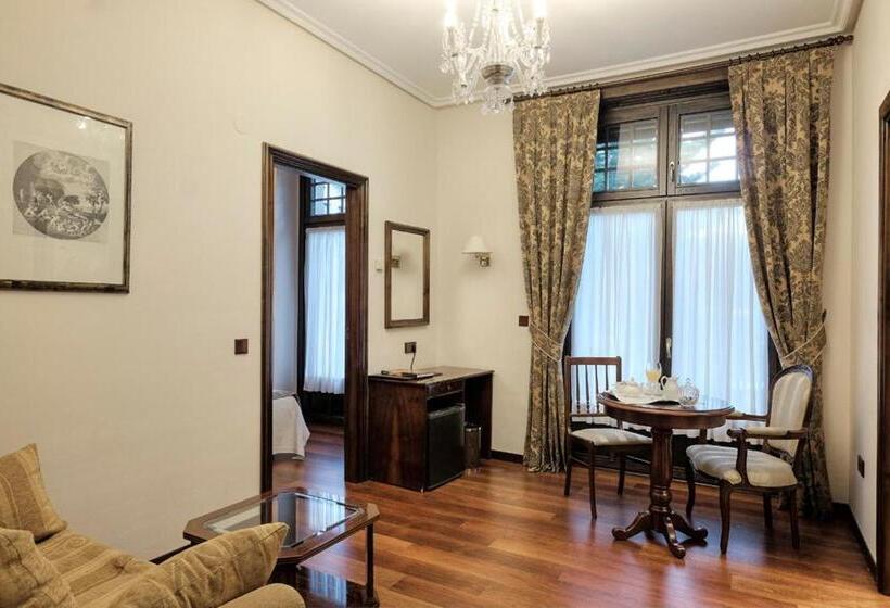 هتل Palacio Arias