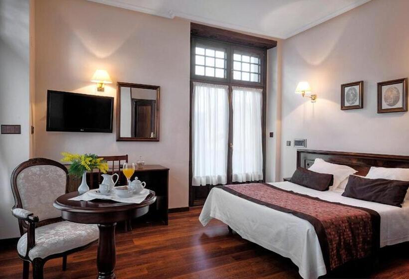 هتل Palacio Arias