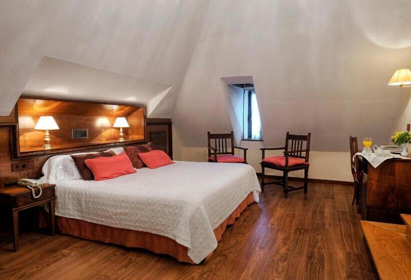 هتل Palacio Arias