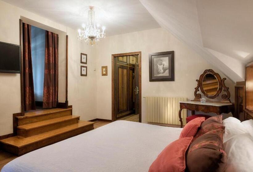 هتل Palacio Arias