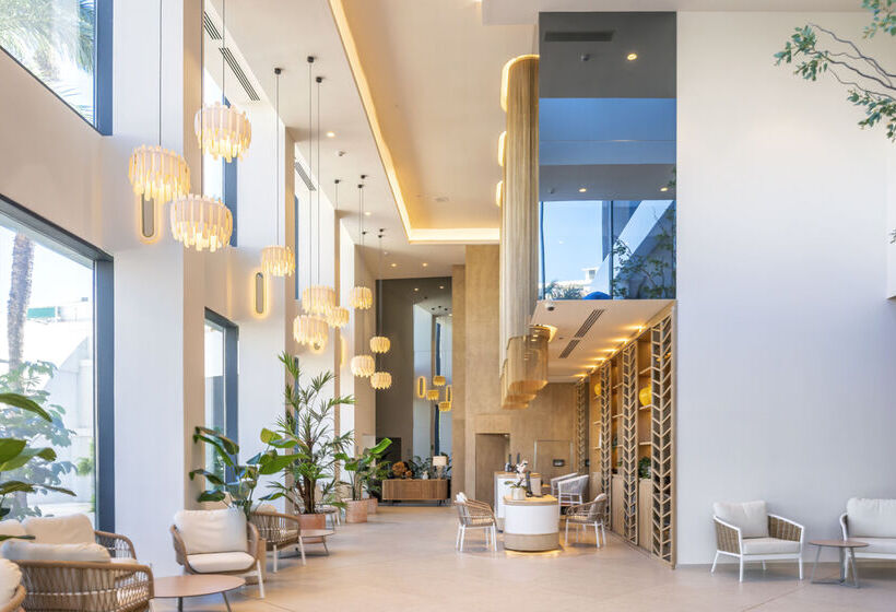 Отель Port Alicante City & Beach