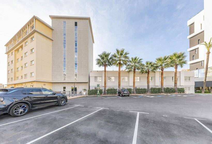 Отель Port Alicante City & Beach