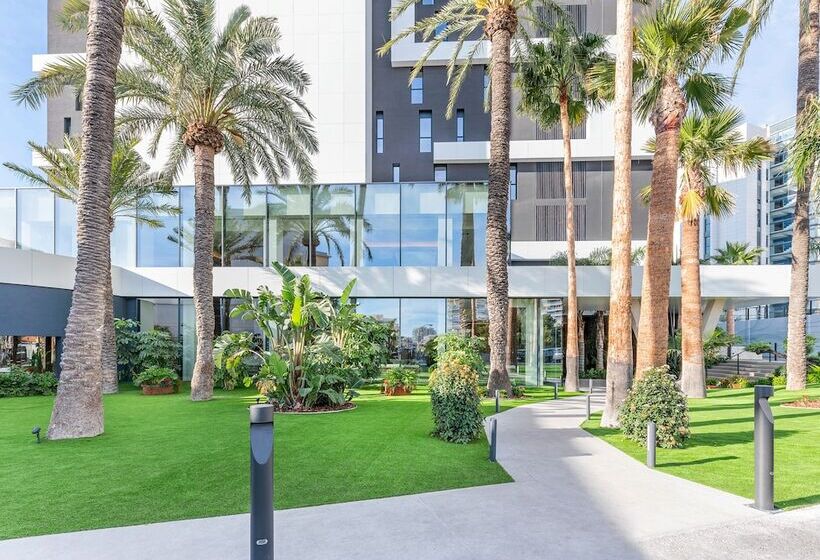 Отель Port Alicante City & Beach