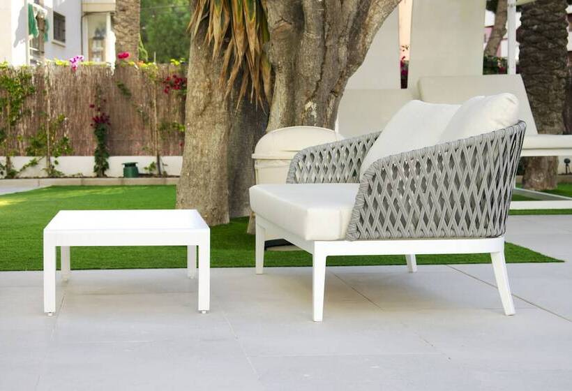 Отель Port Alicante City & Beach