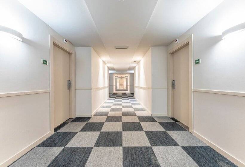 Отель Port Alicante City & Beach