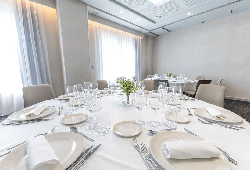 Отель Port Alicante City & Beach