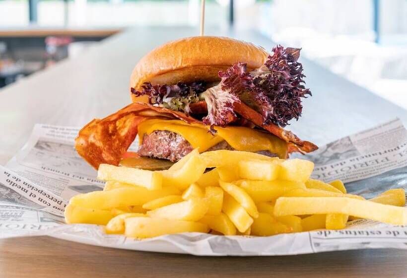 Отель Port Alicante City & Beach