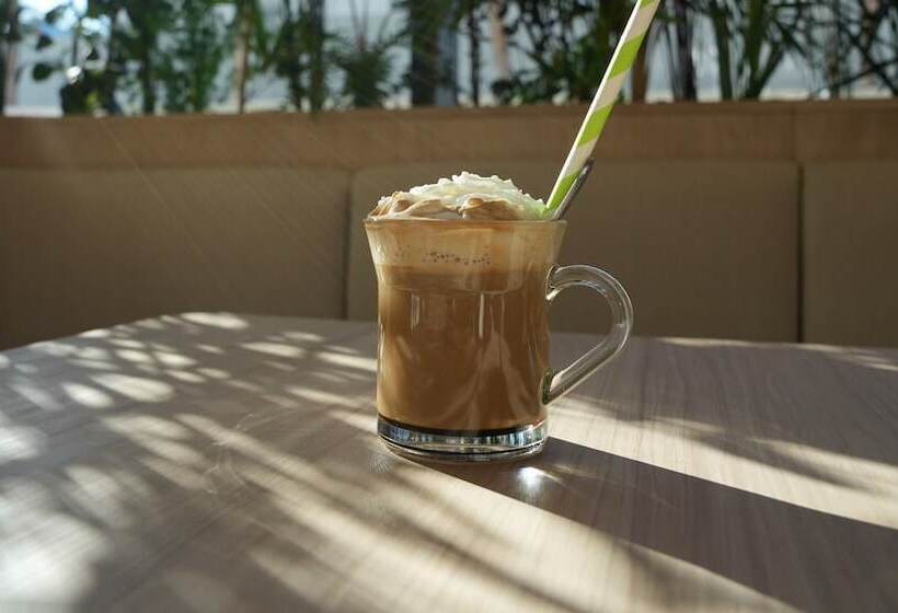 Отель Port Alicante City & Beach