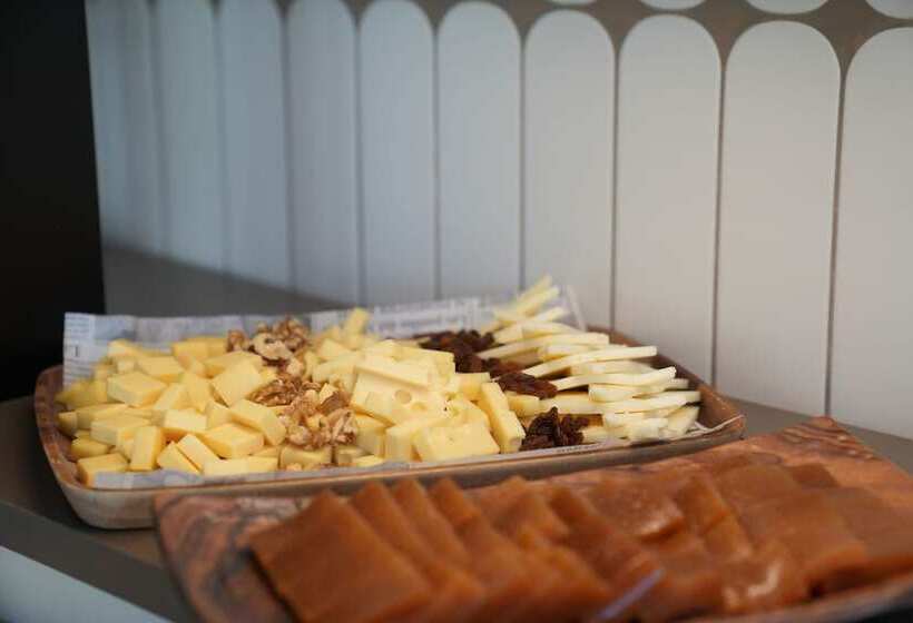 Отель Port Alicante City & Beach