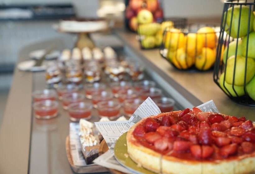 Отель Port Alicante City & Beach