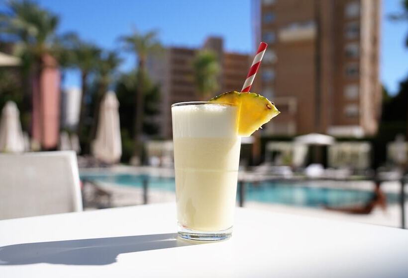 Отель Port Alicante City & Beach