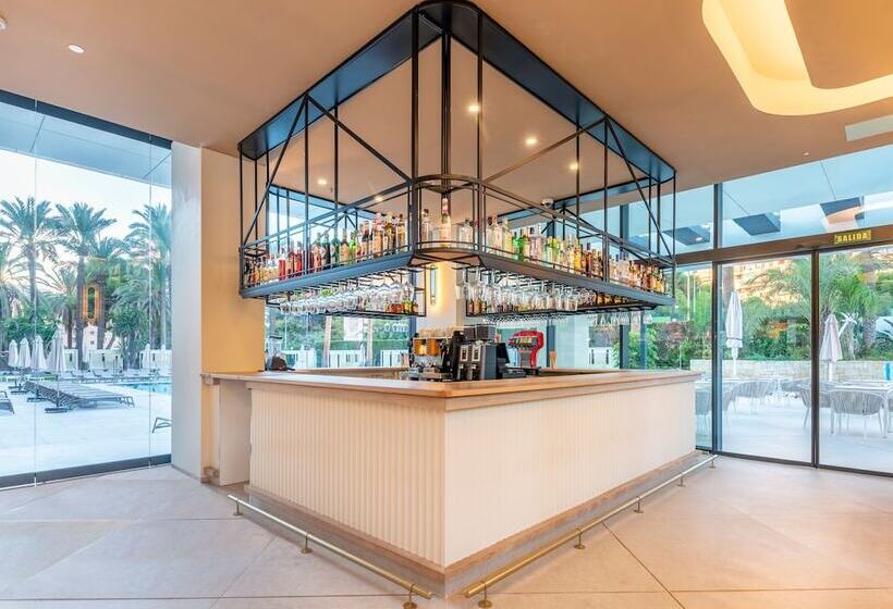 Отель Port Alicante City & Beach