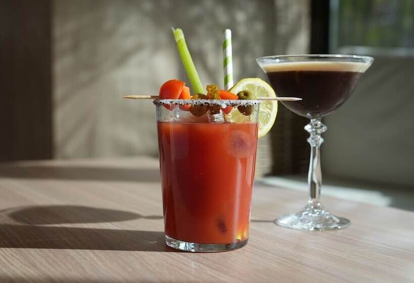 Отель Port Alicante City & Beach