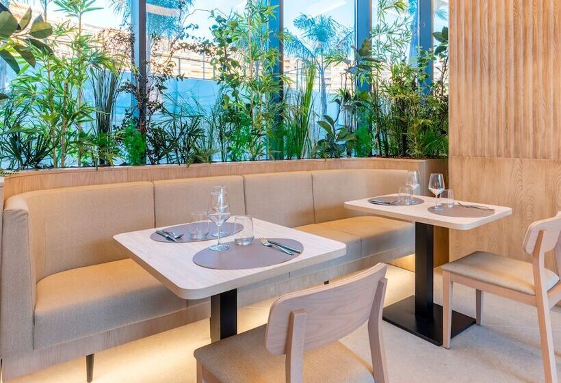 Отель Port Alicante City & Beach