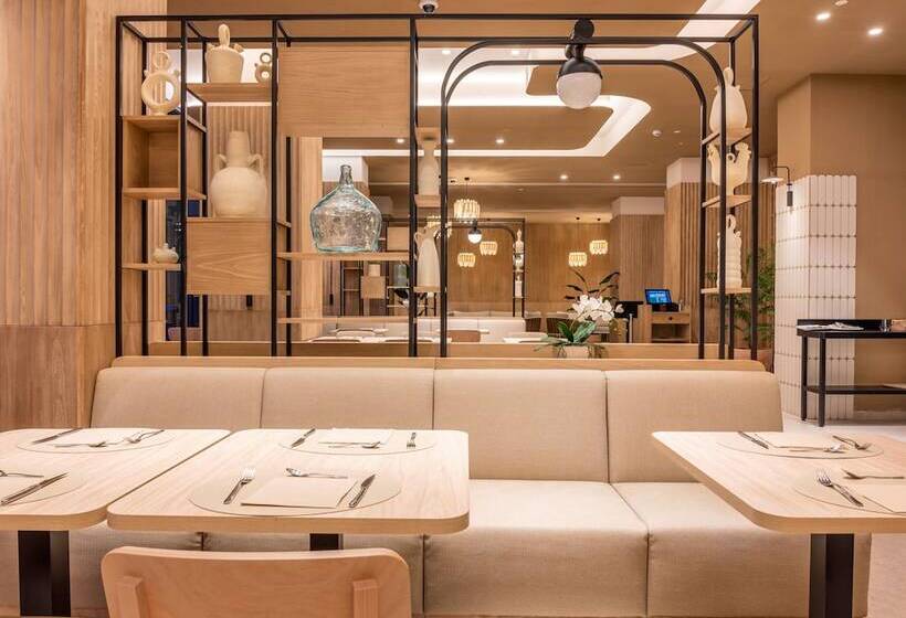 Отель Port Alicante City & Beach