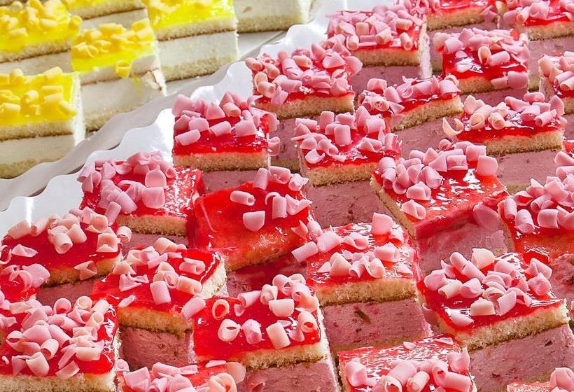 هتل Port Fiesta Park