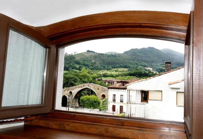 ホテル Puente Romano